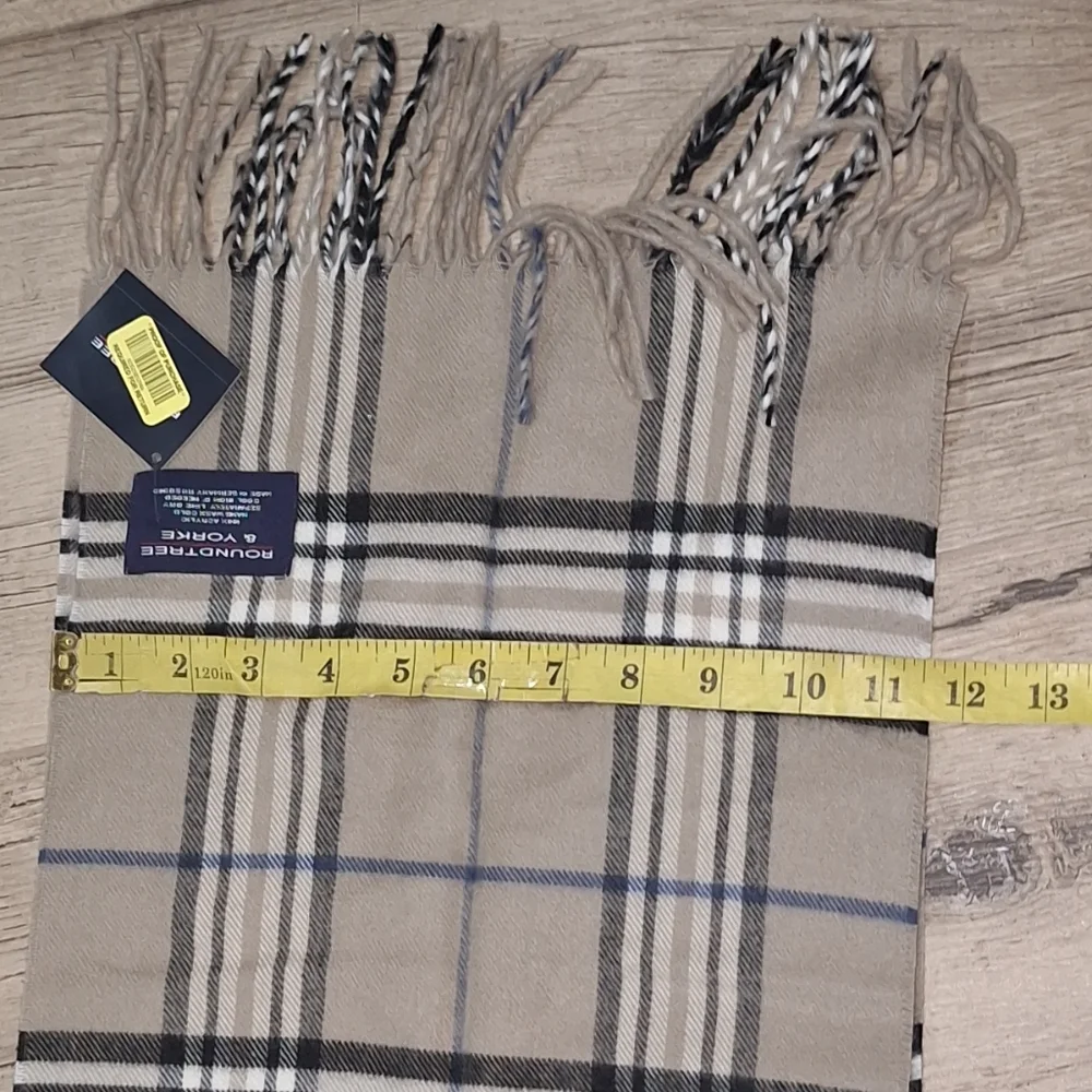 NWT Roundtree & Yorke Plaid Scarf in Cream and Black NWT #1680